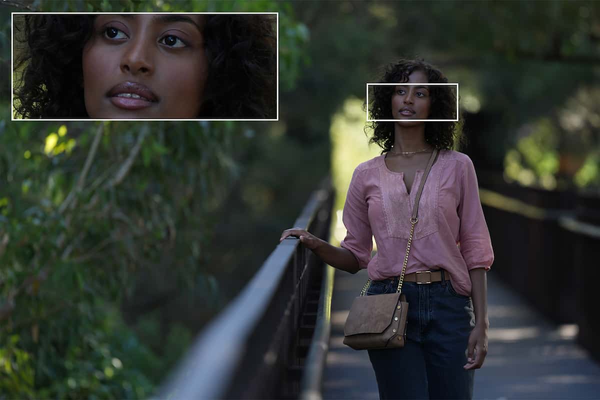 Retrato fotográfico de una mujer y fotografía ampliada de su rostro